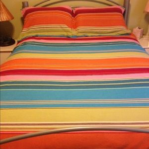 Twin XL  Pottery Barn Comforter and Pillow Shams